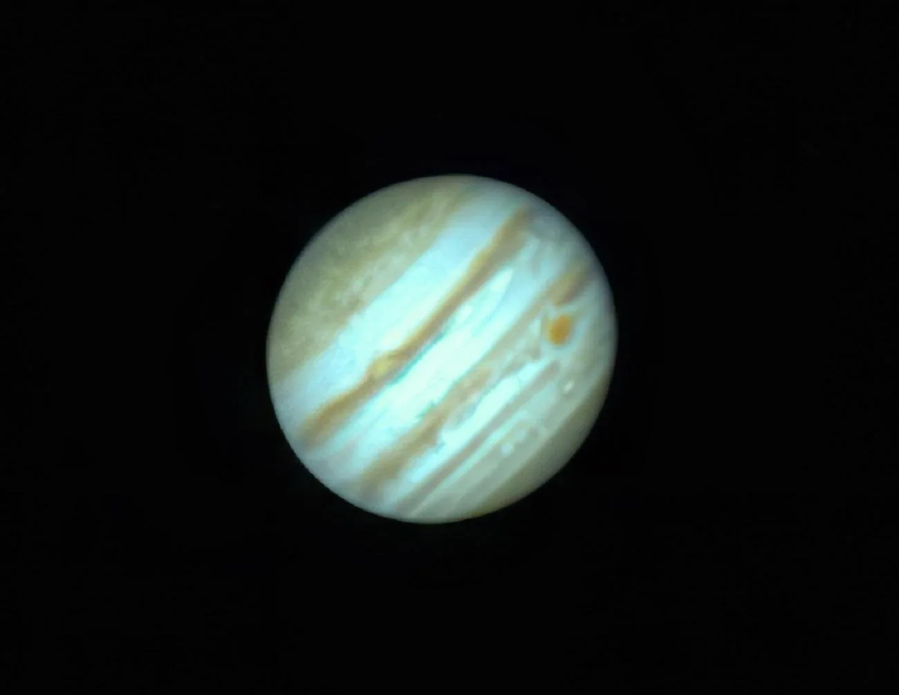 Jupiter's cloud belts imaged through the telescope